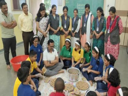Ashadhi Wari 2025 Children made gulpoli laddus for the Warkari | Ashadhi Wari 2025 : वारकऱ्यांसाठी मुलांनी वळले गुळपोळीचे लाडू Ashadhi Wari 2025 Children made gulpoli laddus for the Warkari | Ashadhi Wari 2025 : वारकऱ्यांसाठी मुलांनी वळले गुळपोळीचे लाडू