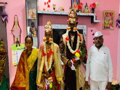 ..And marrigae is completed in the house at wakad | जुळून आल्या रेशीमगाठी! घरात झाल्या सप्तपदी अन् घुमले मंगलाष्टकांचे स्वर