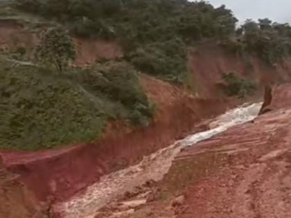 The lake overflowed at Shembavane Guravwadi in Shahuwadi taluka, causing damage to 25 acres of paddy fields | Kolhapur: तलावाचा भराव गेला वाहून, २५ एकर भातशेतीचे नुकसान; शेतकऱ्यांतून संताप The lake overflowed at Shembavane Guravwadi in Shahuwadi taluka, causing damage to 25 acres of paddy fields | Kolhapur: तलावाचा भराव गेला वाहून, २५ एकर भातशेतीचे नुकसान; शेतकऱ्यांतून संताप