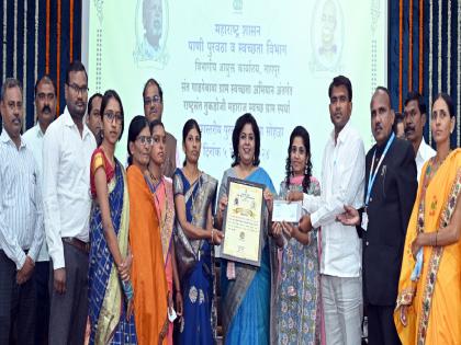 Katol and Bhandara Panchayat Samiti's Lakhmola Award Distribution of Sant Gadge Baba Gram Swachhta Abhiyan Award | काटोल व भंडारा पंचायत समितीचा ‘लाखमोलाचा’ गौरव; संत गाडगे बाबा ग्राम स्वच्छता अभियान पुरस्काराचे वितरण