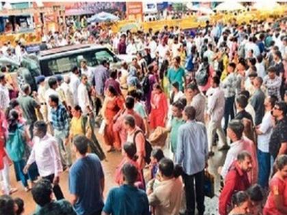 Ganeshotsav 2025: A flood of Ganesh devotees in Lalbaug, Parel, Khetwadi, | लालबाग, परळ, खेतवाडीत गणेश भक्तांचा महापूर, राज्यासह देशभरातील भाविकांची दर्शनासाठी गर्दी Ganeshotsav 2025: A flood of Ganesh devotees in Lalbaug, Parel, Khetwadi, | लालबाग, परळ, खेतवाडीत गणेश भक्तांचा महापूर, राज्यासह देशभरातील भाविकांची दर्शनासाठी गर्दी