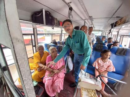 MSRTC's 74th anniversary today to enter into diamond jubilee | 'लालपरी'चे अमृतमहोत्सवी वर्षात पदार्पण; नागपूर बसस्थानकावर आनंदोत्सव, प्रवाशांना भरवले पेढे