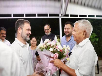 congress mp rahul gandhi meets rjd lalu prasad yadav at his home | “BJP देशात इतका तिरस्कार का पसरवते?”; राहुल गांधींचा सवाल, लालू प्रसाद यादवांनी दिले उत्तर