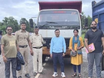 Crackdown on illegal sand transport in Sawantwadi, 9 dumpers caught | Sindhudurg: सावंतवाडीत अवैध वाळू वाहतुकीवर धडक कारवाई, ९ डंपर पकडले