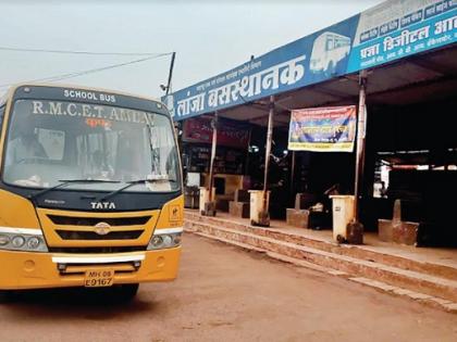 Private bus service started by Lanja Depot due to strike of ST employees | ST Strike : प्रवाशांचे हाल, लांजा आगाराने सुरू केली खासगी बससेवा 