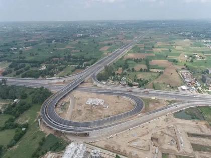 these special facilities will available on largest expressway of india | देशातील सर्वात मोठ्या एक्स्प्रेस वेवर 'या' खास सुविधा मिळणार, पहिला टप्पा 12 फेब्रुवारीपासून सुरू होणार! 