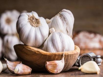 shortages across the country; Garlic is being ordered from Afghanistan, the price of which is more than 500 per kg | देशभरात तुटवडा; अफगाणिस्तानातून मागवला जातोय लसूण, प्रतिकिलोचे दर ५०० च्या पुढे