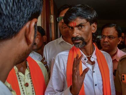 Maratha Reservation: During the Jalna lathi charge, the police themselves beaten each other; Manoj Jarange Patil's claim, what really happened? | जालना लाठीचार्जवेळी पोलिसांनीच एकमेकांना मारलं; जरांगे पाटलांचा दावा, नेमकं काय घडलं?