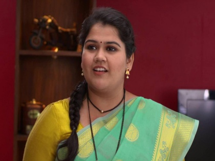 marathi actress latika aka Akshaya Naik share video on instagram | मालिकेच्या सेटवर अभिनेत्याने केला अक्षयाचा पाठलाग; सोशल मीडियावर शेअर केला Video