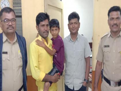 Citizen alert in Latur; Call 112, and boy found! | लातूरमध्ये नागरिकाची सतर्कता; ११२ ला काॅल, अन् मुलगा सापडला ! Citizen alert in Latur; Call 112, and boy found! | लातूरमध्ये नागरिकाची सतर्कता; ११२ ला काॅल, अन् मुलगा सापडला !