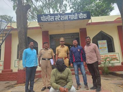 A thief who stole Rs 19,000 was caught after 18 years! Police take major action | १९ हजारांची चाेरी करणारा चाेरटा १८ वर्षांनंतर अडकला जाळ्यात! पोलिसांची मोठी कारवाई A thief who stole Rs 19,000 was caught after 18 years! Police take major action | १९ हजारांची चाेरी करणारा चाेरटा १८ वर्षांनंतर अडकला जाळ्यात! पोलिसांची मोठी कारवाई