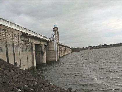 Only 21 percent usable water storage in eight projects in Latur district | लातूर जिल्हा पाणीटंचाईच्या उंबरठ्यावर; आठ प्रकल्पांत केवळ २१ टक्के उपयुक्त जलसाठा