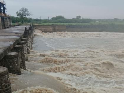 Three barrages collapsed due to unseasonal rains, rain accompanied by stormy winds in Latur district | अवकाळी पावसामुळे तीन बॅरेजेस तुडुंब, लातूर जिल्ह्यात वादळी वाऱ्यासह पाऊस Three barrages collapsed due to unseasonal rains, rain accompanied by stormy winds in Latur district | अवकाळी पावसामुळे तीन बॅरेजेस तुडुंब, लातूर जिल्ह्यात वादळी वाऱ्यासह पाऊस