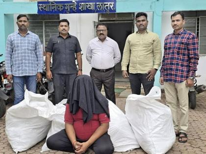 One person caught with gutkha; Gutkha stockpiled in house, | गुटख्यासह एकाला पकडले; घरात केला गुटख्याचा साठा, लातुरात गुन्हा, स्थागुशाच्या पथकाची कारवाई One person caught with gutkha; Gutkha stockpiled in house, | गुटख्यासह एकाला पकडले; घरात केला गुटख्याचा साठा, लातुरात गुन्हा, स्थागुशाच्या पथकाची कारवाई