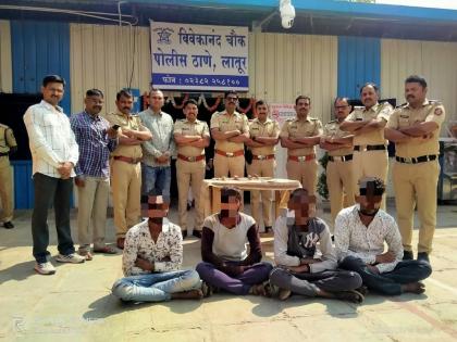 Four persons arrested with weapons in preparation for robbery | दरोडा टाकण्याच्या तयारीतील चार जणांना शस्त्रांसह अटक