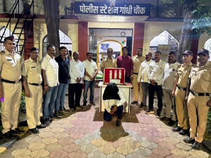 Bag worth Rs 90,000 stolen; Thieves arrested within 24 hours! Incident in Latur | ९० हजारांची पिशवी पळविली; २४ तासामध्ये चाेरट्यांला अटक! लातुरातील घटना Bag worth Rs 90,000 stolen; Thieves arrested within 24 hours! Incident in Latur | ९० हजारांची पिशवी पळविली; २४ तासामध्ये चाेरट्यांला अटक! लातुरातील घटना
