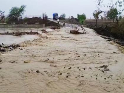 Untimely havoc! Jamkhandi bridge on Latur-Zaheerabad highway under water; Traffic stopped | Video: लातूरात अवकाळीच्या तडाख्याने जमखंडीचा पूल पाण्याखाली; परीक्षार्थी अडकले