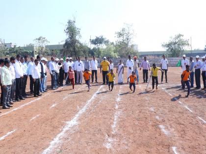 'Hum Bhi Kuch Kam Nahi', athletes ran overcoming the disabled! | 'हम भी कुछ कम नही', दिव्यांगावर मात करीत धावले खेळाडू !