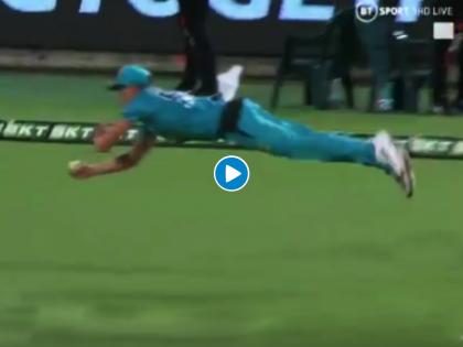 Video : This was an unbelievable grab from Ben Laughlin in BBL 10 Eliminator  | Video : What a Catch; बेन लॉफलीनचा हा झेल पाहून तुम्हीपण हेच म्हणाल! 