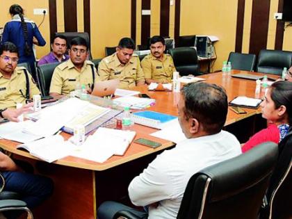 The District Collector took a review of the law and order | जिल्हाधिकाऱ्यांनी घेतला कायदा व सुव्यवस्थेचा आढावा