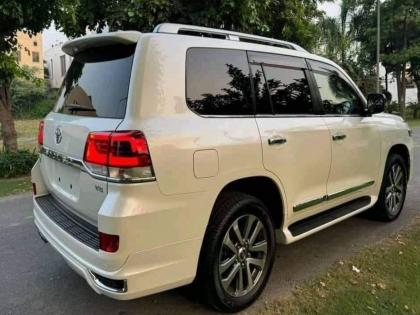 A high-security bulletproof Land Cruiser SUV gifted by friend to independent MP Pappu Yadav over threatened by lawrence bishnoi | आता रॉकेट लॉन्चरही उडवू शकणार नाही 'पप्पू' यांची कार; मित्राने दिली खास गिफ्ट