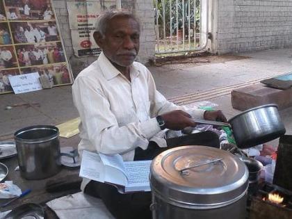 Laxman Rao: The ‘chaiwala’ who has authored 25 books | हिंदी भवनासमोरील चहावाल्याचा भाषेवर संशोधन ग्रंथ