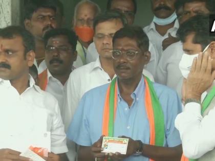 former Indian cricketer laxman sivaramakrishnan joins bjp in chennai | माजी क्रिकेटपटू लक्ष्मण शिवरामकृष्णन यांची राजकीय पीचवर नवी इनिंग; भाजपमध्ये प्रवेश