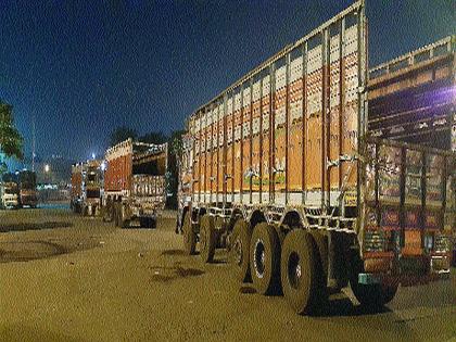 Drinking space in the office of Onion Market in APMC Market | एपीएमसी मार्केटची सुरक्षा वाऱ्यावर; कांदा मार्केटमधील कार्यालयातच मद्यपानाचा अड्डा