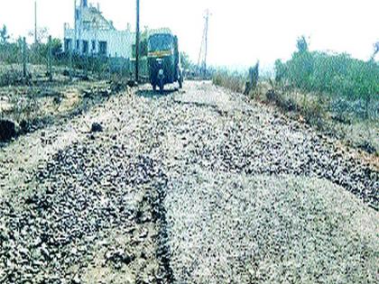 Repair of roads connecting Khardi; The condition of the villagers for 3 years | खर्डीला जोडणाऱ्या रस्त्यांची दुरवस्था; २० वर्षांपासून ग्रामस्थांचे हाल