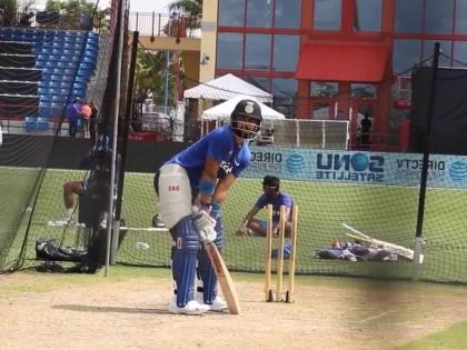 Have you ever seen Virat Kohli as a left-handed batsman? | तुम्ही कधी विराट कोहलीला लेफ्टी बॅटींग करताना पाहिले आहे का ?