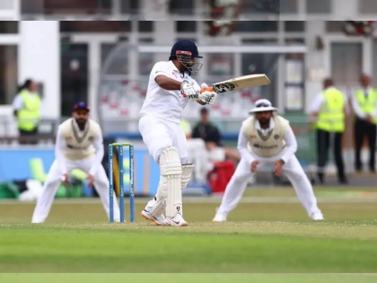 LEI vs IND : Fifty for Rishabh Pant, 51* from 73 balls including 9 fours and 1 six in the warm-up match | Rishabh Pant, LEI vs IND : रिषभ पंतने भारतीय गोलंदाजांना धुतले, अर्धशतकी खेळीत १० चेंडूत कुटल्या ४२ धावा