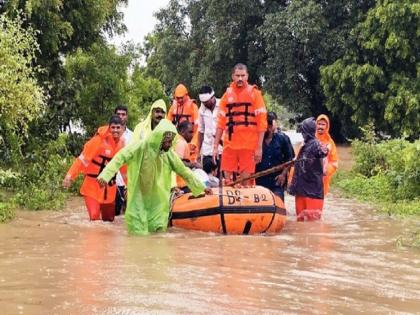 Villagers took their time to migrate; water level rose by 8 meters in three and a half hours at Lendi project, causing a landslide | स्थलांतरास ग्रामस्थांनी वेळ घेतला; साडेतीन तासांत लेंडी प्रकल्पात ८ मीटरने पाणी वाढल्याने घात Villagers took their time to migrate; water level rose by 8 meters in three and a half hours at Lendi project, causing a landslide | स्थलांतरास ग्रामस्थांनी वेळ घेतला; साडेतीन तासांत लेंडी प्रकल्पात ८ मीटरने पाणी वाढल्याने घात