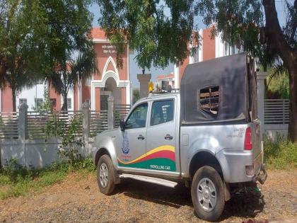 Amravatikar on Wednesday experienced the thrill of a leopard camping in the Government Vidarbha Institute of Science, Government Textbook area. | बिबट्याने ‘मणिपूर’ सोडले, आता व्हिएमव्हीत मुक्काम?; सीसीटीव्ही कॅमेऱ्यांची कसून तपासणी