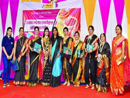 Rangoli Black is Beautiful Contest in Kalyan; Organized by Sakhi Manch for Special Women | कल्याणमध्ये रंगली ब्लॅक इज ब्युटीफुल स्पर्धा; खास महिलांसाठी सखीमंचतर्फे आयोजन