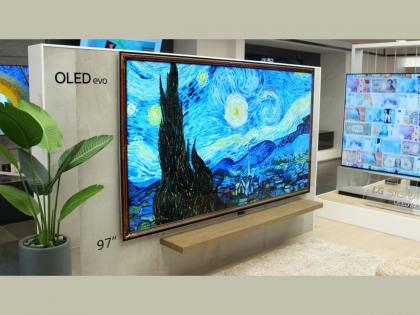 97 inch smart tv Lg g2 and c2 oled tv series showcased at ces 2022  | हा टीव्ही बघायला शेजारचेही येतील तुमच्या घरी; LG नं सादर केला 97 इंचाचा ढासू OLED TV, फीचर्स आहेत जबरदस्त 