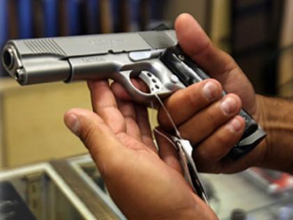 Guns to eight MLAs in Kolhapur district | जिल्ह्यातील आठ आमदारांकडे बंदूक