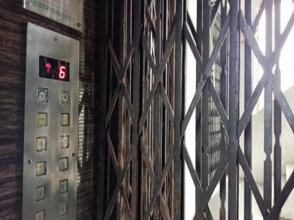 12-year-old boy dies of suffocation after getting stuck in lift; Incident in Pimpri Chinchwad | Pimpri Chinchwad: १२ वर्षीय मुलाचा लिफ्टमध्ये अडकून गुदमरून मृत्यू; पिंपरी चिंचवडमधील घटना