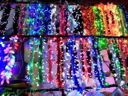 Market decorated with LED lights on Diwali | दिवाळीत एलईडी लाईट्सनी सजली बाजारपेठ