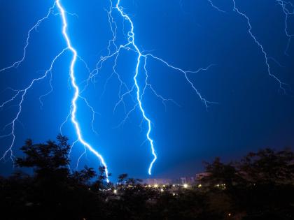 A lightning bolt cannot bend a hair; An important trick found in the research... | विजेचा धक्का केसही वाकडे करू शकणार नाही; संशोधनात सापडली महत्वाची ट्रिक...