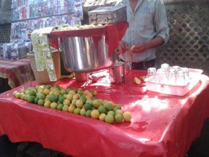 In Pune, a lemon sorbet seller was robbed at gunpoint during the day | पुण्यात लिंबू सरबत विक्रेत्याचा दिवसभराचा गल्ला हत्याराचा धाक दाखवून लुटला