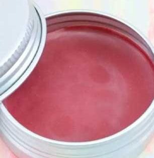 घरीच तयार करा मस्त लिपबाम - करायला अगदी सोपा, विकतचा महागडा जा विसरून..