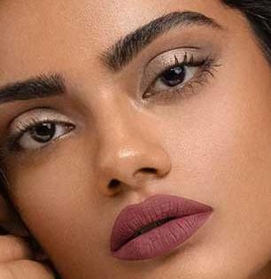 फेअर, व्हाइटीश की डस्की? प्रत्येक स्कीन टोनवर सूट होणाऱ्या ५ लिपस्टिक शेड्स, ओठ दिसतील सुंदर- लूकही येईल खुलून