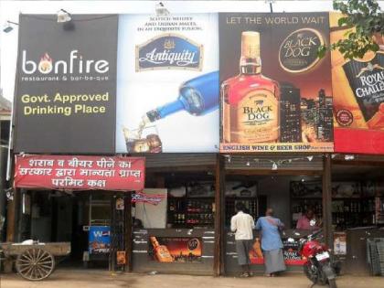 Municipal Corporation warns of legal action against liquor stores for their name plates | दारुच्या दुकानांवर महान व्यक्ती आणि गड-किल्ल्यांची नावं आणतील धोक्यात, न्यायालयीन कारवाईचा पालिकेचा इशारा