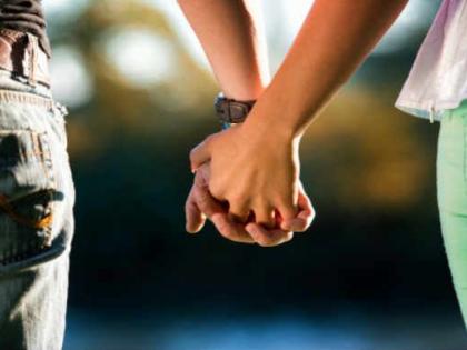 Comfort to the lovers in a live-in-relationship by HC | लिव्ह-इन-रिलेशनशिपमधील प्रेमीयुगुलाला दिलासा