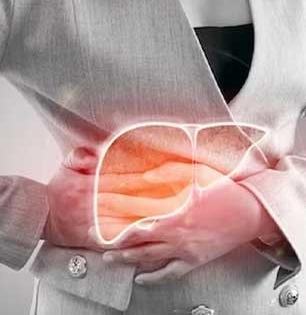 लिव्हरचं काम बिघडायला लागलं की शरीरात दिसतात ‘ही’ लक्षणं, पाहा काय काळजी घ्यायची..