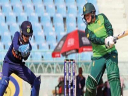 Liezel Lee's century d. Africa victorious | लिझेल लीच्या शतकाने द. आफ्रिका विजयी