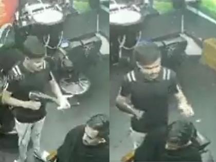 Hair Dryer Fire Video: Hair dryer blows fire; both barber, customer in flames, Shocking Video goes viral | Hair Dryer Fire Video: हेअर ड्रायरचा वापर करण्यापूर्वी हा व्हिडीओ पहा; सलूनमधील आहे..., हात थरथरतील