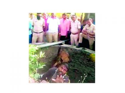 man jumped into well of demanding to meet MLA Bacchu kadu in paratwada | बच्चूभाऊ, मला वाचवा हो! आमदारांना भेटण्याकरिता 'त्याने' घेतली विहिरीत उडी, नंतर..