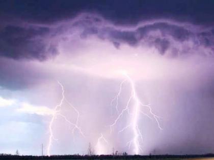 Heavy rains accompanied by thunders of lightning in the municipal district | नगर जिल्ह्यात विजांच्या कडकडाटासह मुसळधार पाऊस 