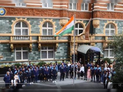 India vs England 2nd Test Live Score : Indian cricket team hoisting Flag at London on the Independence day, Watch Video | India vs England 2nd Test : लंडनमध्ये डौलानं फडकला तिरंगा; भारतीय संघानं साजरा केला ७५ वा स्वातंत्र्य दिन, Video 